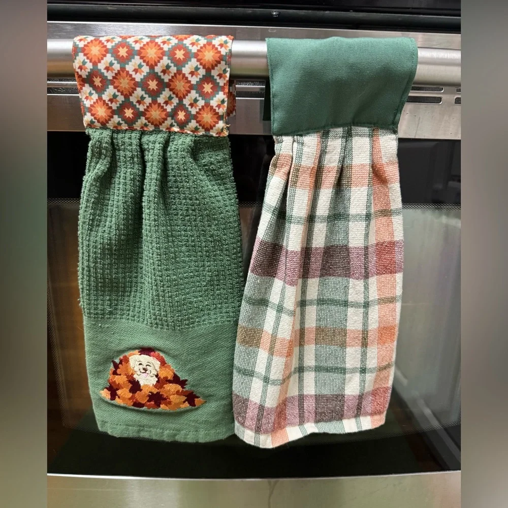FALL LEAVES & DOG 🍁🐕 / Plaid Kitchen Towels (Set of Two)